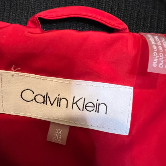 Calvin Klein Red Quilted Vest with black accented sides. Gold zipper. Size 3X - Picture 4 of 5